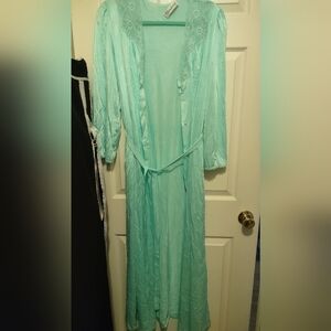 Vassarette Light Green Women's Robe